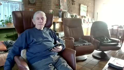 Snapshot of johan7_heet chatting on 12.23.24 johan7 heet online show from 12.23.24