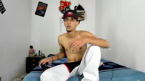 Snapshot of johan_and_antonella chatting on 01.17.25 johan_and_antonella online show from 01.17.25