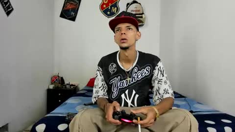 Snapshot of johan_and_antonella chatting on 01.21.25 johan_and_antonella online show from 01.21.25