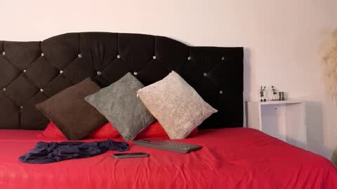 Snapshot of john_and_louis chatting on 11.05.25 John online show from 11.05.25