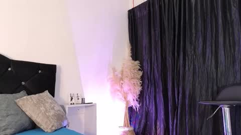 Snapshot of john_and_louis chatting on 11.07.25 John online show from 11.07.25