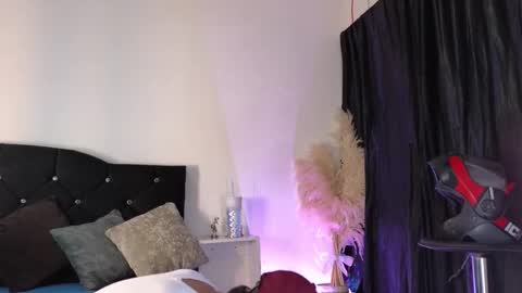 Snapshot of john_and_louis chatting on 11.12.25 John online show from 11.12.25