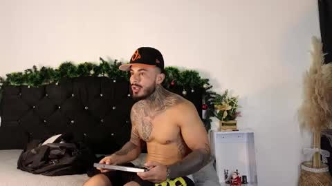 Snapshot of john_and_louis chatting on 11.27.25 John online show from 11.27.25