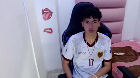 Snapshot of johnny_cagee chatting on 12.03.24 johnny_cagee online show from 12.03.24