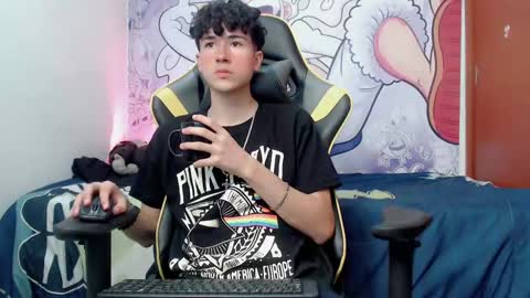 Snapshot of johnny_cagee chatting on 12.18.24 johnny_cagee online show from 12.18.24