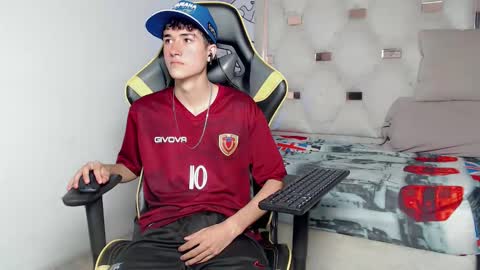 Snapshot of johnny_cagee chatting on 09.10.25 johnny_cagee online show from 09.10.25