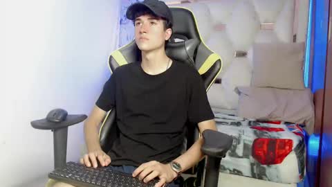 Snapshot of johnny_cagee chatting on 09.28.25 johnny_cagee online show from 09.28.25