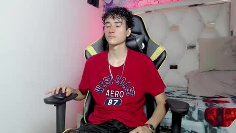 Snapshot of johnny_cagee chatting on 10.02.25 johnny_cagee online show from 10.02.25