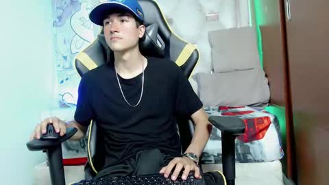 Snapshot of johnny_cagee chatting on 10.08.25 johnny_cagee online show from 10.08.25