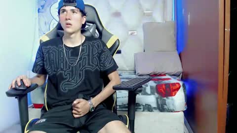 Snapshot of johnny_cagee chatting on 10.15.25 johnny_cagee online show from 10.15.25