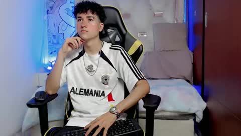 Snapshot of johnny_cagee chatting on 10.17.25 johnny_cagee online show from 10.17.25