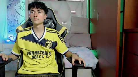 Snapshot of johnny_cagee chatting on 10.21.25 johnny_cagee online show from 10.21.25