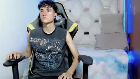 Snapshot of johnny_cagee chatting on 10.27.25 johnny_cagee online show from 10.27.25