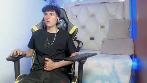 Snapshot of johnny_cagee chatting on 11.08.25 johnny_cagee online show from 11.08.25