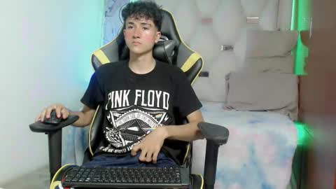 Snapshot of johnny_cagee chatting on 11.10.25 johnny_cagee online show from 11.10.25