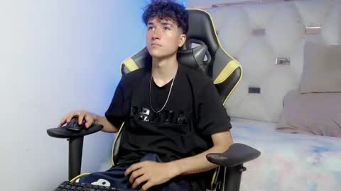 Snapshot of johnny_cagee chatting on 11.11.25 johnny_cagee online show from 11.11.25