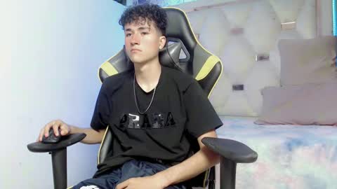 Snapshot of johnny_cagee chatting on 11.12.25 johnny_cagee online show from 11.12.25