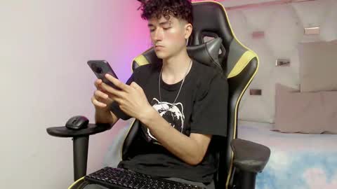 Snapshot of johnny_cagee chatting on 11.13.25 johnny_cagee online show from 11.13.25