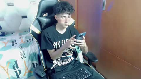 Snapshot of johnny_cagee chatting on 11.18.25 johnny_cagee online show from 11.18.25