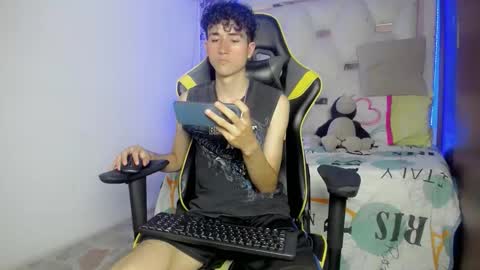 Snapshot of johnny_cagee chatting on 11.24.25 johnny_cagee online show from 11.24.25