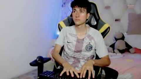 Snapshot of johnny_cagee chatting on 11.28.25 johnny_cagee online show from 11.28.25