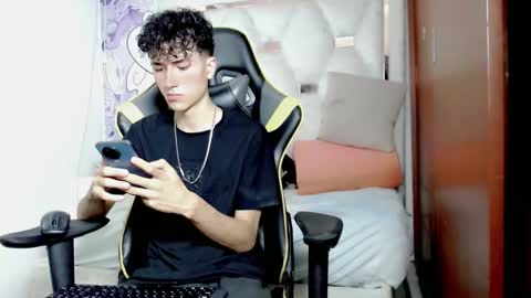 Snapshot of johnny_cagee chatting on 12.01.25 johnny_cagee online show from 12.01.25