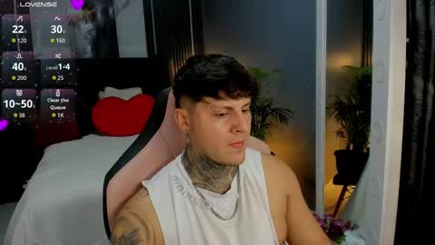 Snapshot of johny_multicum chatting on 09.11.25 Johny online show from 09.11.25