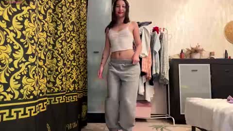 Snapshot of jolenehigashi chatting on 11.23.25 Jolene online show from 11.23.25