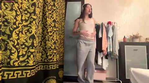 Snapshot of jolenehigashi chatting on 11.24.25 Jolene online show from 11.24.25