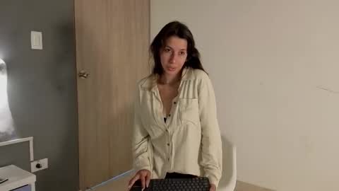 Snapshot of jolie_lov chatting on 10.06.25 jolie_lov online show from 10.06.25