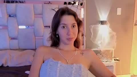 Snapshot of jolie_lov chatting on 10.10.25 jolie_lov online show from 10.10.25