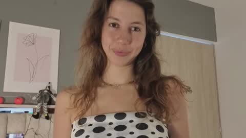 Snapshot of jolie_lov chatting on 10.18.25 jolie_lov online show from 10.18.25