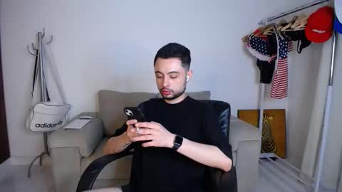 Snapshot of josezaens_ chatting on 10.24.25 josezaens_ online show from 10.24.25
