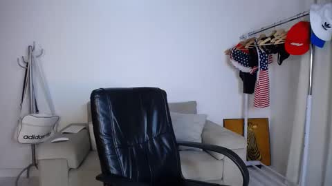 Snapshot of josezaens_ chatting on 10.25.25 josezaens_ online show from 10.25.25