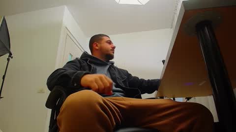 Snapshot of joshknights chatting on 10.07.25 JoshKnight online show from 10.07.25
