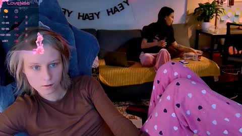 Snapshot of joy_keys chatting on 11.10.25 joy_keys online show from 11.10.25