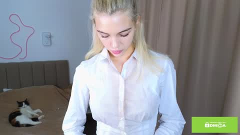 Snapshot of joybunny chatting on 12.18.24 joybunny online show from 12.18.24