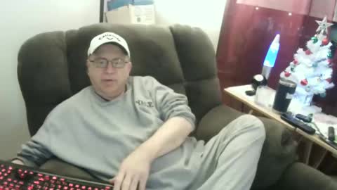 Snapshot of jpmel99 chatting on 12.15.24 jpmel99 online show from 12.15.24