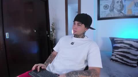 Snapshot of juan_alvarez18 chatting on 09.24.25 juan_alvarez18 online show from 09.24.25