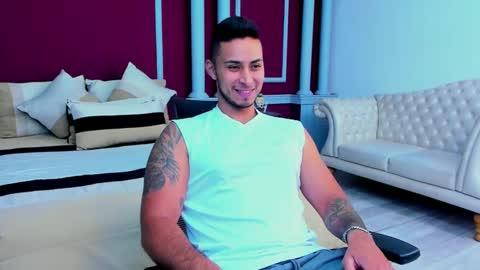 Snapshot of juan_muscle chatting on 12.02.24 juan_muscle online show from 12.02.24