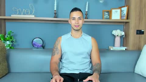 Snapshot of juan_muscle chatting on 02.01.25 juan_muscle online show from 02.01.25