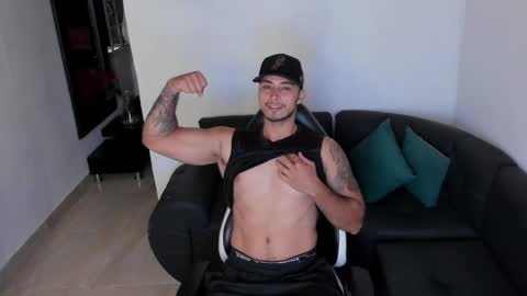 Snapshot of juan_muscle chatting on 09.19.25 juan_muscle online show from 09.19.25