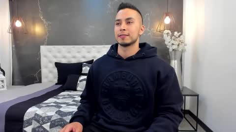 Snapshot of juan_muscle chatting on 11.14.25 juan_muscle online show from 11.14.25
