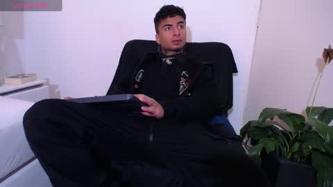 Snapshot of juancamilo66_ chatting on 12.31.24 juancamilo66_ online show from 12.31.24
