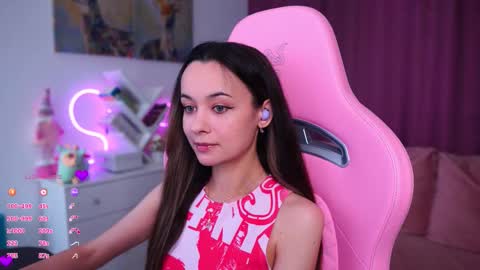 Snapshot of juicy___angel chatting on 10.10.25 Angelina online show from 10.10.25