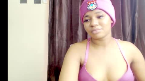 Snapshot of juicy_pussy1122 chatting on 01.22.25 Emily online show from 01.22.25