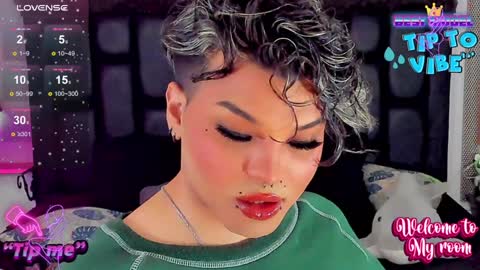 Snapshot of jujubee_lander chatting on 12.12.24 Jujubee online show from 12.12.24