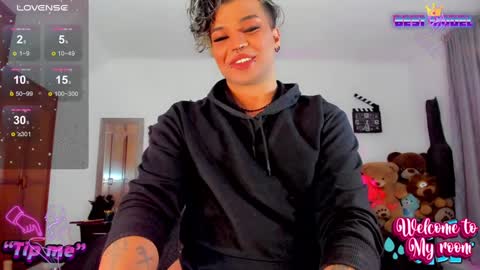 Snapshot of jujubee_lander chatting on 12.14.24 Jujubee online show from 12.14.24