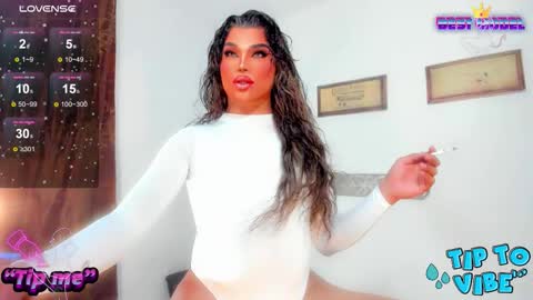 Snapshot of jujubee_lander chatting on 10.18.25 Jujubee online show from 10.18.25