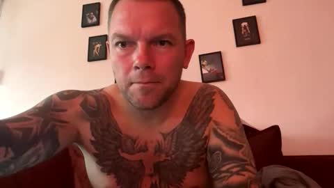 Snapshot of julemanddenmark chatting on 10.23.25 julemanddenmark online show from 10.23.25